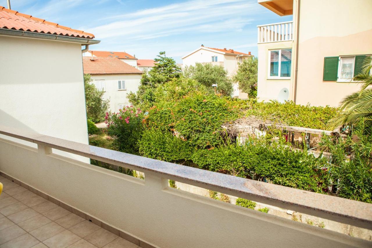 Apartments Alma Novalja Kültér fotó
